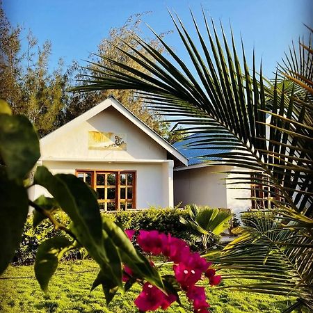 Uroa Getaway Bed & Breakfast Exterior photo