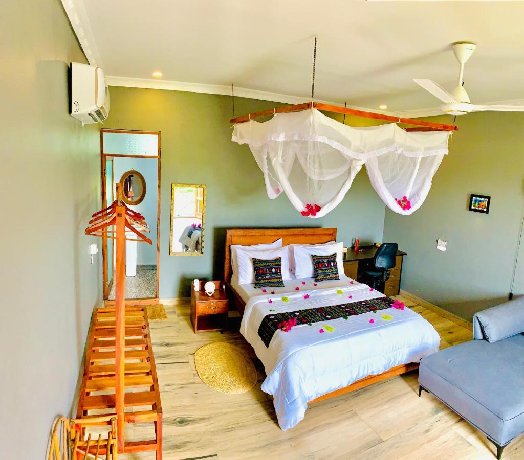 Uroa Getaway Bed & Breakfast Exterior photo