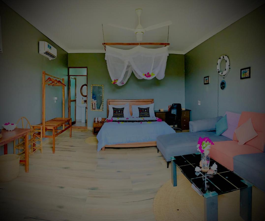 Uroa Getaway Bed & Breakfast Exterior photo