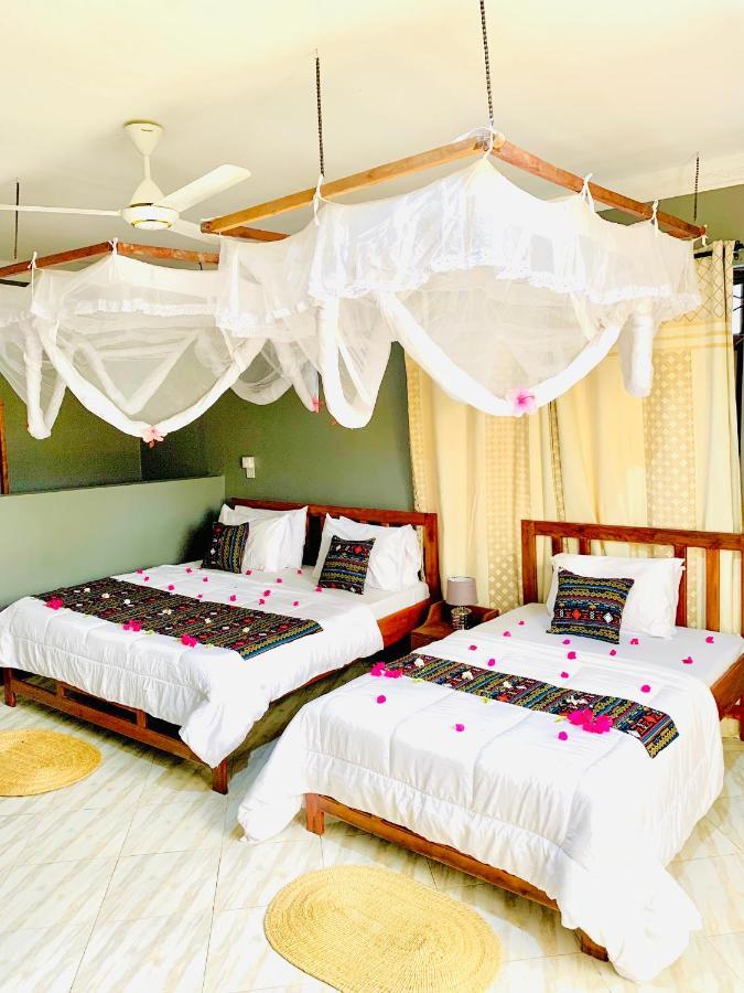 Uroa Getaway Bed & Breakfast Exterior photo