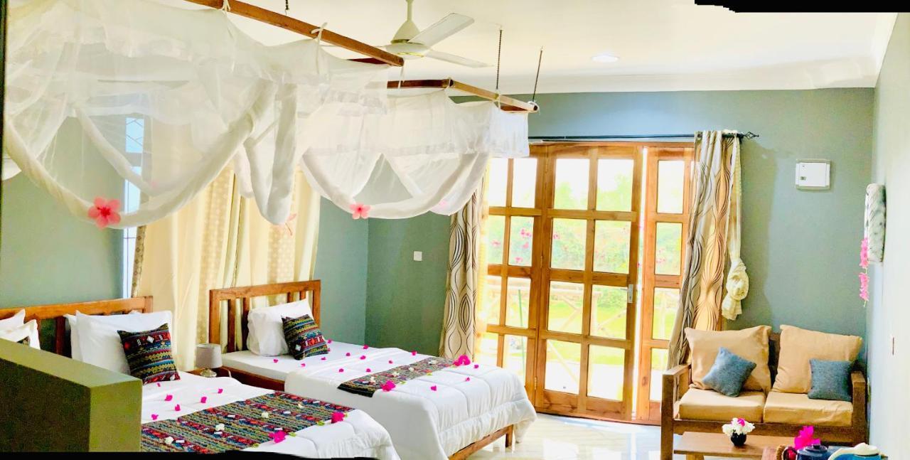 Uroa Getaway Bed & Breakfast Exterior photo